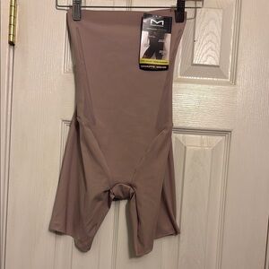 Maidenform Tan Shapewear High-Waist, Thigh Slimmer, Extra Firm Short